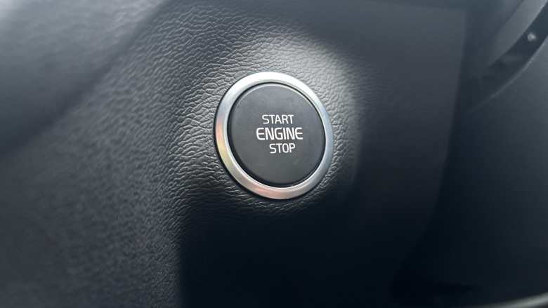 Volvo XC40 2.0 B4P Plus Dark 5dr Auto Petrol Estate